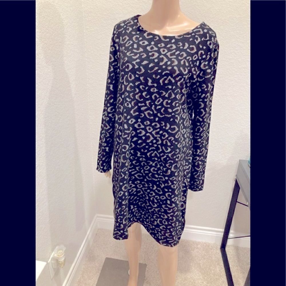 New Isle by Melis Kozan fitted animal print knit dress
